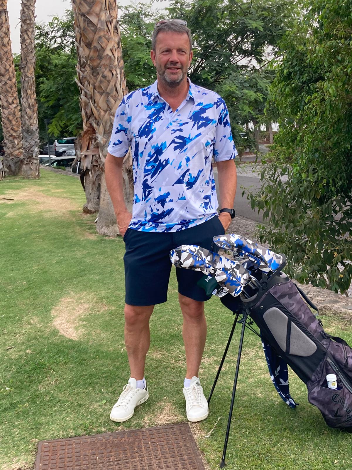 A Reloaders golfer beside his golf bag